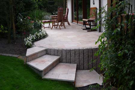 Terasse fertig mit Aufgang