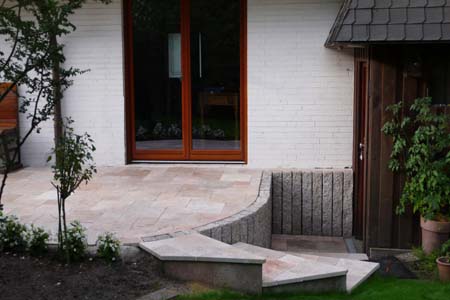 Terasse fertig mit Aufgang (2)